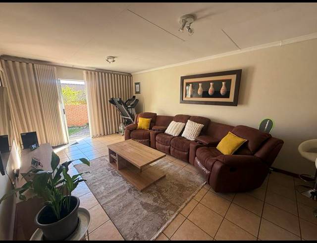 2 BEDROOM TOWNHOUSE FOR SALE IN THE REEDS